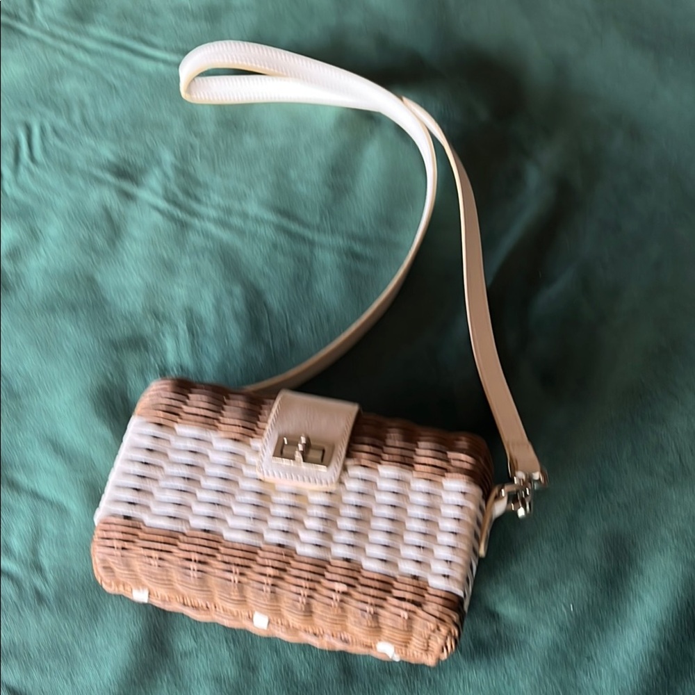 Stylish Tan and White Woven Women's Bag. Spring beauty!